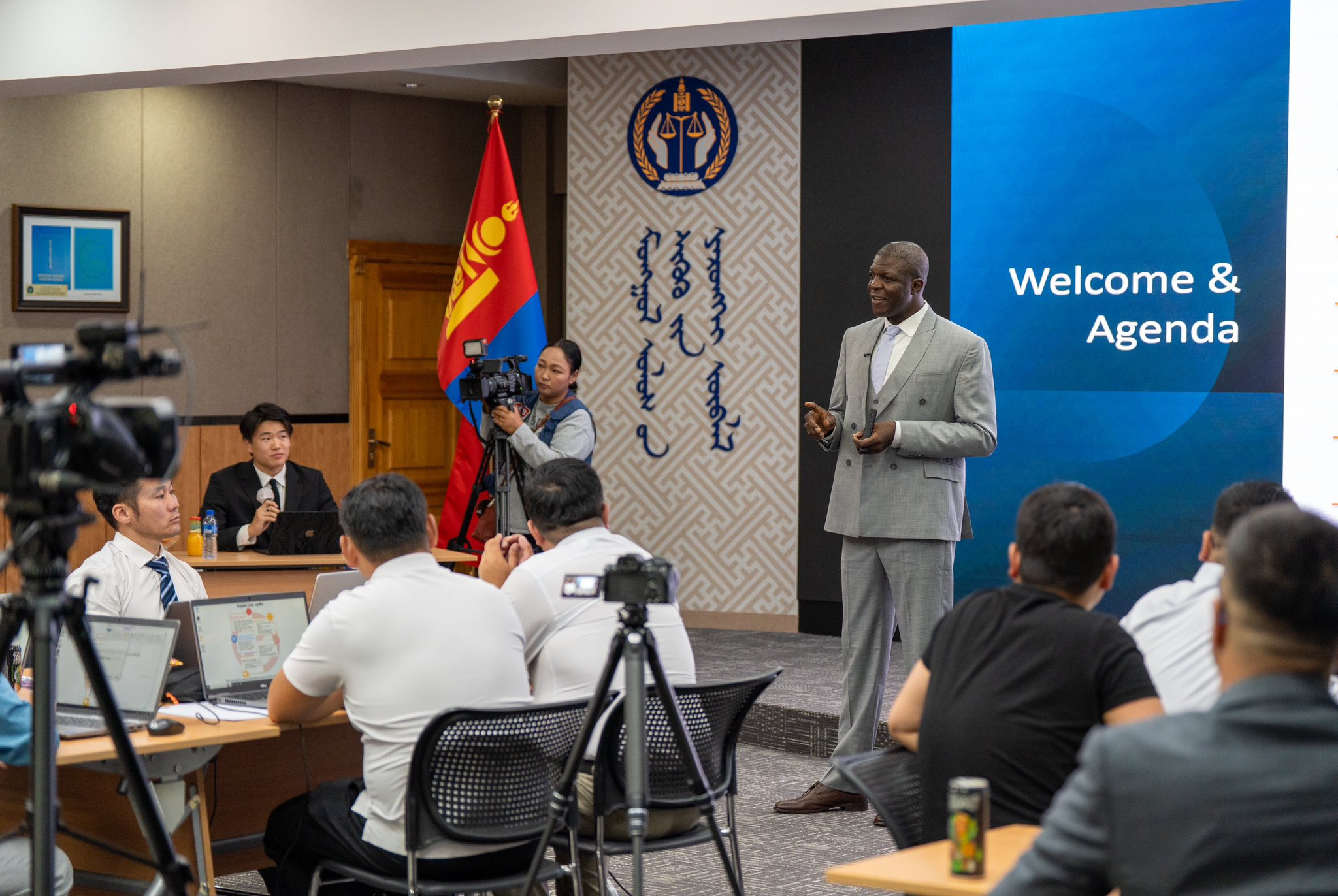 КИБЕР АЮУЛГҮЙ БАЙДЛЫН СУРГАЛТ ЭХЭЛЛЭЭ