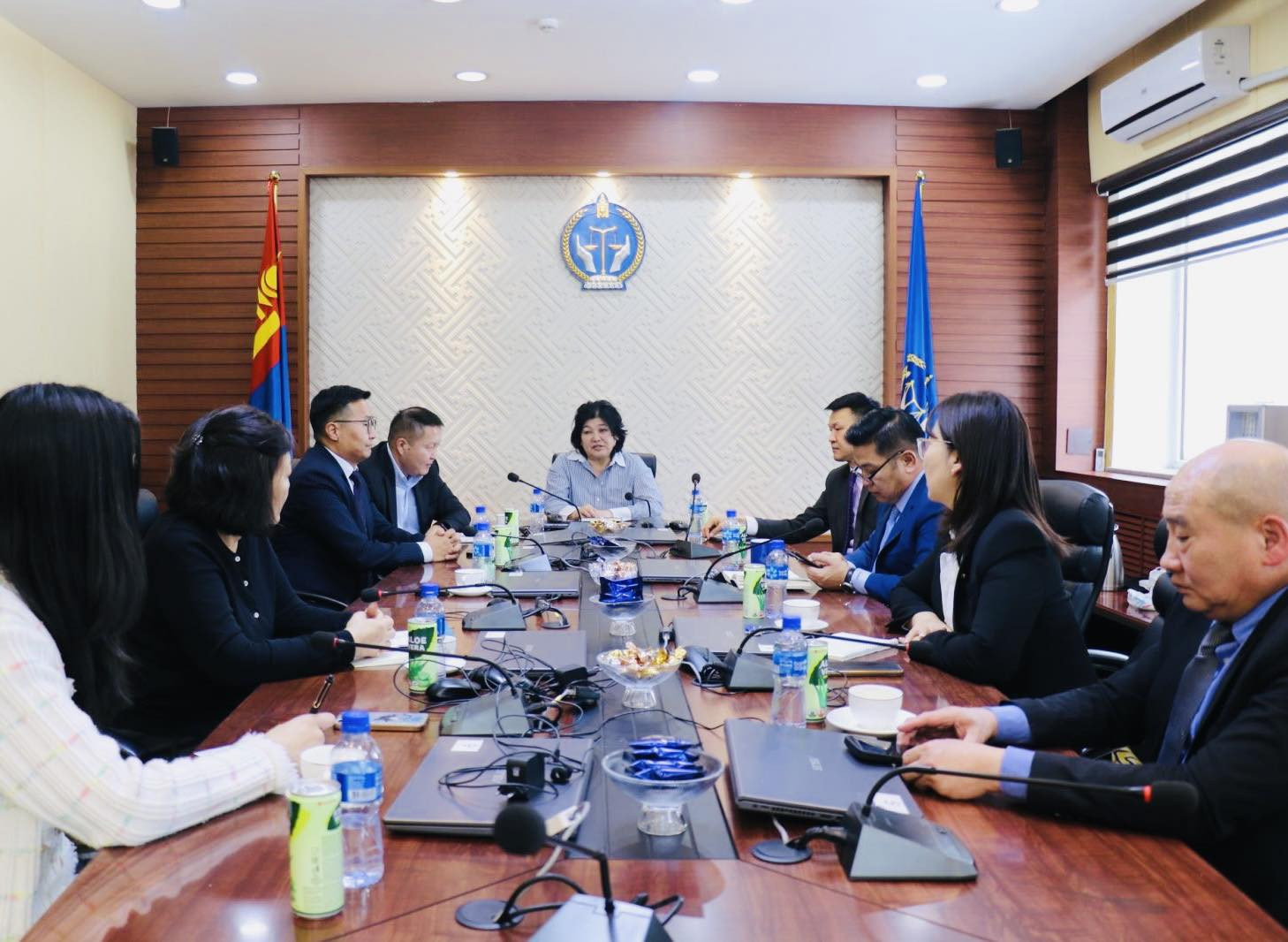 ШҮҮХИЙН ЕРӨНХИЙ ЗӨВЛӨЛИЙН ГИШҮҮД “МОНГОЛЫН ШҮҮГЧДИЙН ХОЛБОО-НЫ ТӨЛӨӨЛЛИЙГ ХҮЛЭЭН АВЧ, УУЛЗЛАА