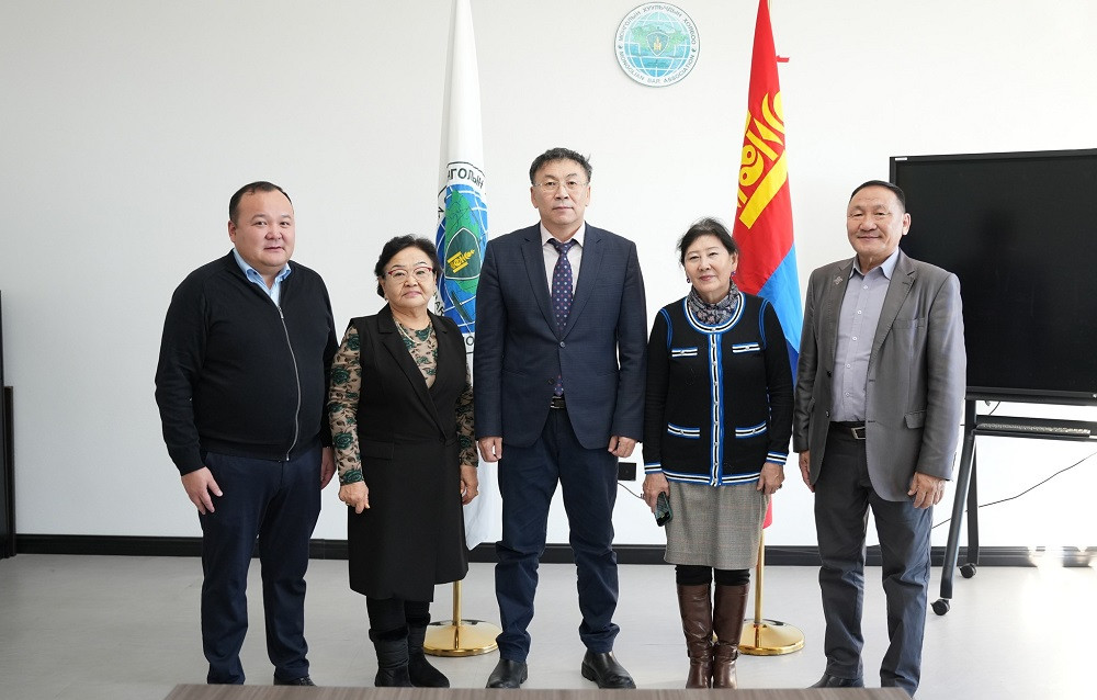 ШҮҮХИЙН АХМАДЫН ХОЛБООНЫ ТӨЛӨӨЛЛИЙГ ХҮЛЭЭН АВЧ УУЛЗЛАА