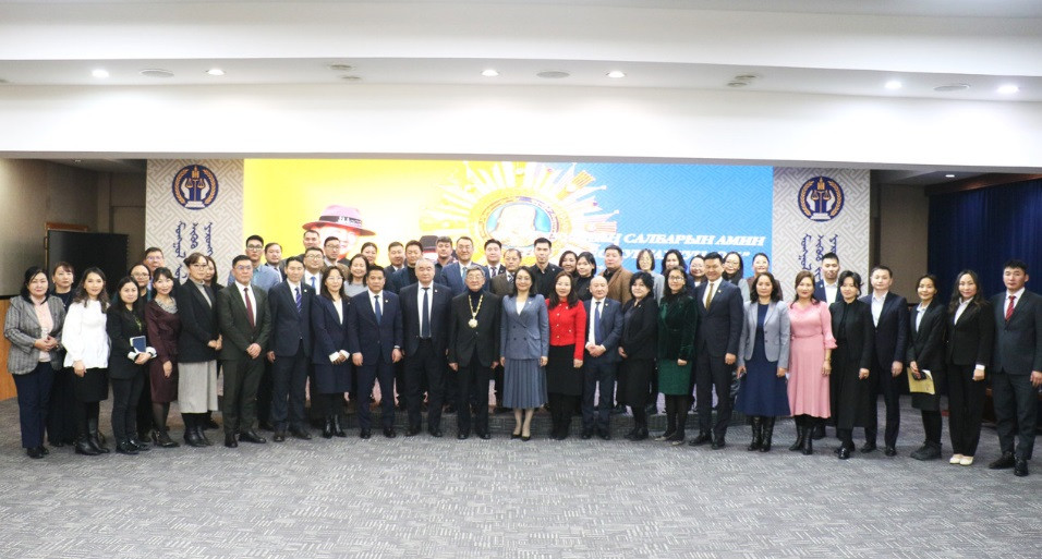 “Чингис хаан” тэргүүн зэргийн одонт, академич Содовсүрэнгийн Нарангэрэлд хүндэтгэл үзүүллээ