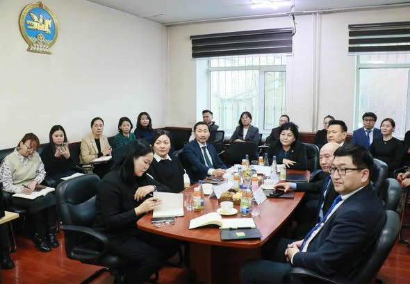 ШҮҮХИЙН ЕРӨНХИЙ ЗӨВЛӨЛИЙН ДАРГА, ГИШҮҮД БАЯНЗҮРХ, СҮХБААТАР, ЧИНГЭЛТЭЙ ДҮҮРГИЙН ИРГЭНИЙ ХЭРГИЙН АНХАН ШАТНЫ ТОЙРГИЙН ШҮҮХИЙН ҮЙЛ АЖИЛЛАГААТАЙ ТАНИЛЦАВ