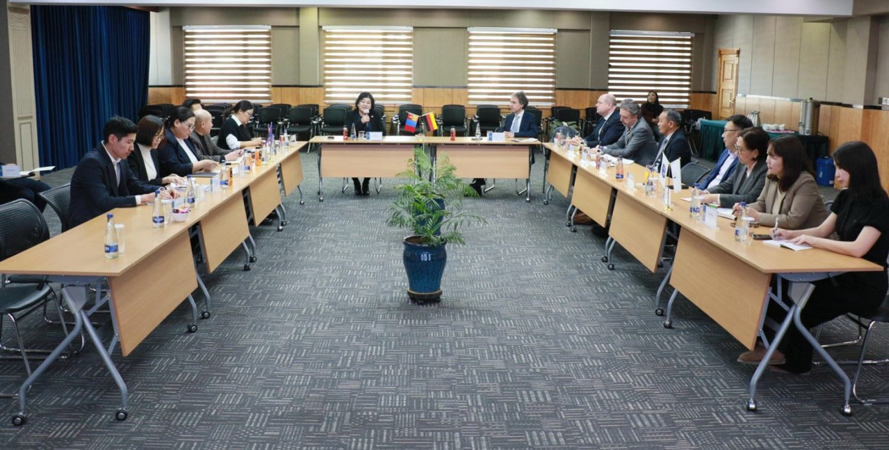 “Шүүхийн байгууллага нийгмийн сүлжээгээр олон нийттэй үр дүнтэй харилцах нь” сэдэвт уулзалт боллоо