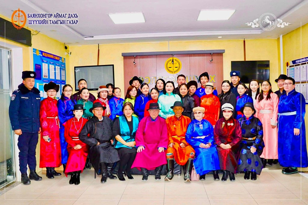 Цагаан сарын баярыг тохиолдуулан ахмадын салбар зөвлөлийн ахмад шүүгч, ажилтнуудыг урьж золголтын үйл ажиллагаа зохион байгууллаа.
