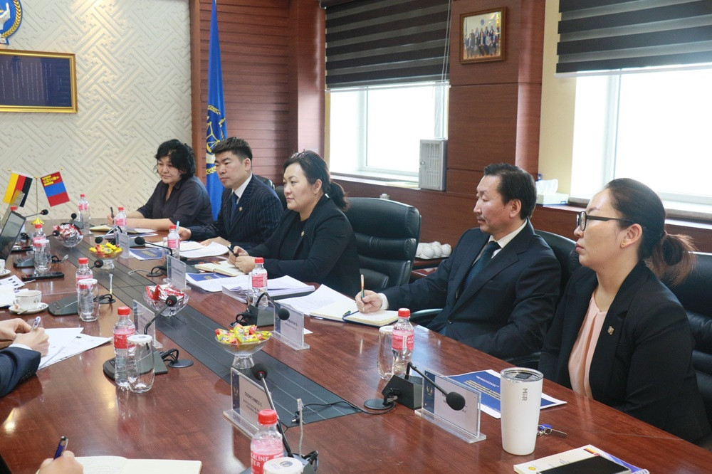 ШҮҮХИЙН ЕРӨНХИЙ ЗӨВЛӨЛИЙН ДАРГА, ГИШҮҮД “ТВИННИНГ” ТӨСЛИЙН ЗӨВЛӨХҮҮДТЭЙ УУЛЗАЛТ ХИЙВ