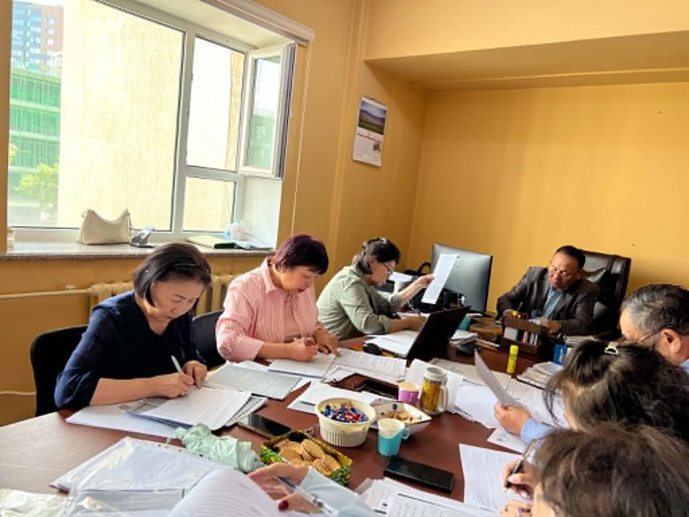 Шүүхийн ахмадын холбооны гишүүдийн нийгмийн асуудлыг судалсан судалгааны нэгдсэн тайланг хүлээлгэн өглөө